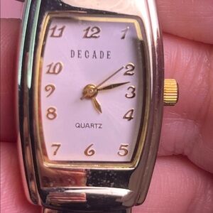 Decade Women's bracelet watch Not tested